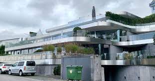 The swiss star lives there with his parents, mirka and their four children. Why The Footsteps Of Roger Federer Book Aces News Wwc