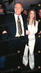 Giphy is how you search. Photos And Pictures Photo By Peter Kramer Star Max Inc 2001 2 5 01 Anthony Hopkins And Julianne Moore At The Premiere Of Hannibal Nyc