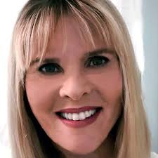 Starring Doll Dahl: Book Four of The Drugstore Series: Shelton, SD:  9780999729717: Amazon.com: Books