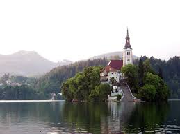 The country lies in south central europe in the julian alps at the northern end of the adriatic sea, bordered by austria to the north. Que Ver En Eslovenia El Pais De Los Parques Naturales