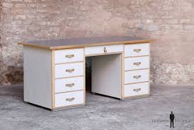 Bureau Ancien En Bois 9 Tiroirs Gris Clair Poignee Cuir 680 00 0 Partages Dimensions Bureau Longueur 170 Cm Largeur 80 Bureau Ancien Tiroir Gris Clair