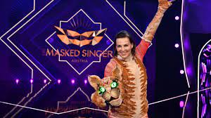 Dort wurde am montag der germknödel demaskiert. Erste Frau Enthullt Sie War Masked Singer Austria Katze Promiflash De