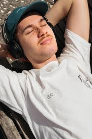 Stephanie Specht's Instagram, Twitter & Facebook