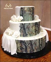 Realtree Camo Wedding Cake Elegant Classy Realtreecamo Camoweddingcake Camo Wedding Cakes Country Wedding Cakes Camo Wedding Cake