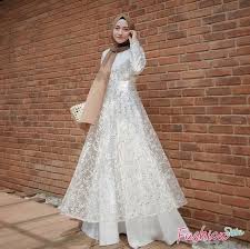 Inspirasi baju couple muslim berikut ini pas banget buat kamu pakai bersama pasanganmu ketika menyambut lebaran. 50 Inspirasi Outfit Kondangan Hijab Paling Simple