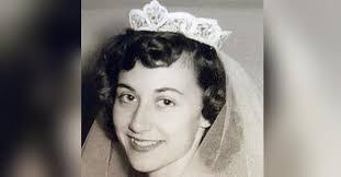 Cassandra Gustafson's Instagram, Twitter & Facebook