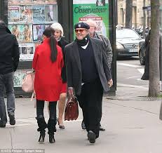 American In Paris Jack Nicholson Wanders Around The Streets In New York Yankees Beret As He Jets In For Friend S Funeral Jack Nicholson New York Street Nicholson