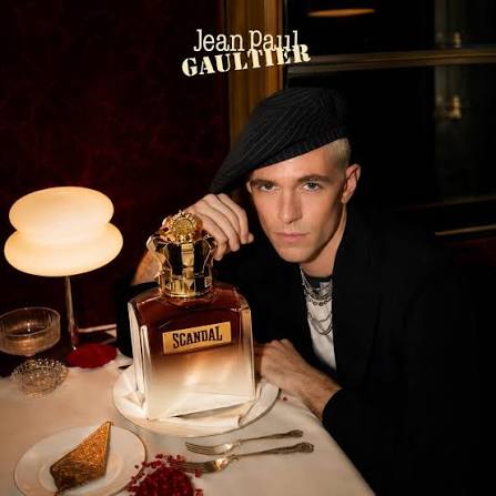 Scandal Pour Homme Elixir de Jean Paul Gaultier é um perfume Aromático Fougère Masculino. Esta é uma nova fragrância. Scandal Pour Homme Elixir foi lançado em 2026. Scandal Pour Homme Elixir foi