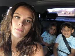 Can someone edit my eyelid and hair?