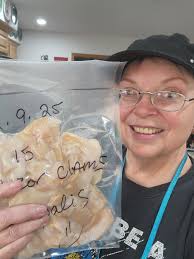 Freezing before vacuum sealing razor clams?