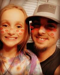 Hey been awhile! Alots changed but I kept it real 😎😎 . . . . . . . . . .  . . . . . . #cowgirl #sertanejo #fazenda #cowboy #rodeio #