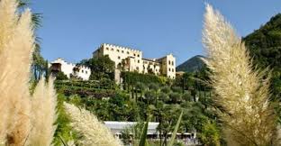 The gardens are open daily in the warmer months; Bergfex Sehenswurdigkeiten Die Garten Von Schloss Trauttmansdorff Meran Ausflugsziel Sightseeing