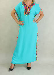 Au quotidien, mais aussi en soirée quand livres en langue arabe. Robe Orientale Longue Avec Pompons Multicolores Pour Femme Plusieurs Couleurs Disponibles Pret A Porter Et Accessoires Sur Revedorient Com