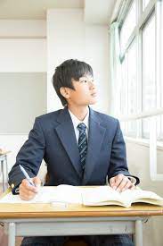 外を見つめる男子学生の写真 イラスト素材 af9940098644 ペイレスイメージズ 制服 男子 高校生 イラスト 男の子 イラスト