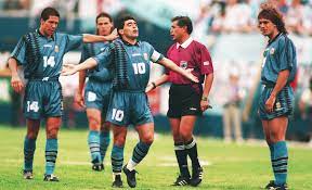 Argentina se queja de una mano absolutamente involuntaria de herrera en el área visitante. Argentina S Night Of Shame When Colombia Went To A Feisty Buenos Aires And Won 5 0
