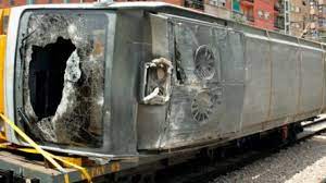 Un vagón de la línea 1 vuelca en un tramo en curva situado a 10 metros de la entrada de la estación de jesús, en el céntrico barrio de patraix, y provoca el descarrilamiento del resto del convoy. La Audiencia Provincial De Valencia Respalda A La Jueza Del Accidente Del Metro Y Deniega Una Nueva Pericial