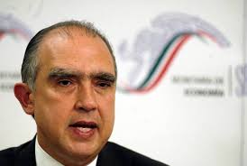 MDF40915078. EL SECRETARIO DE ECONOMIA FERNANDO CANALES CLARIOND CONCEDIO  ENTREVISTA CON ESTA