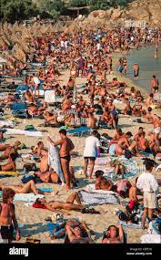 Congested holiday beach hi-res stock photography and images - Alamy