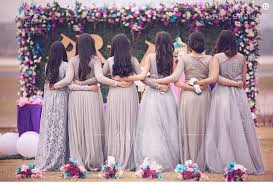 35 Best Bridal Shower Outfits For Pakistani Weddings Bridal Photography Poses Bridal Shower Photography Bridesmaid Photoshoot