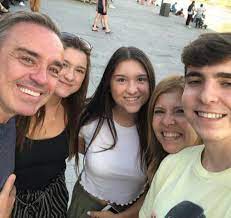 As adolescentes moram na casa junto com a mãe. Video Foi Indevidamente Vazado Diz Defesa Das Filhas De Gugu Revista Marie Claire Noticias