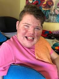 Keri Bates's Instagram, Twitter & Facebook