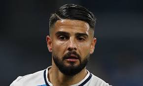 Attaquant de soutien, ailier gauche. Coronavirus Italy Napoli Captain Lorenzo Insigne Donates 90 000 To Hospitals In Campania Region Daily Mail Online