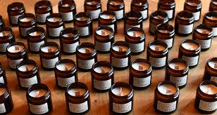 Une ravissante bougie merci, pour remercier tout simplement mais avec beaucoup de classe ! 5 Bougies A Offrir A Vos Invites Le Jour De Votre Mariage Deco De Jeanne
