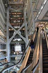 Since 1990 it operates in hong kong as a subsidiary of the hsbc holdings plc , headquartered in london. Hsbc Hochhaus Hongkong Wikipedia