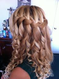 Inspiratia De Vineri Coafuri Pentru Mirese Bucle Hair Styles Braids With Curls Long Hair Styles