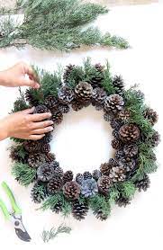 Beautiful Fast Easy Diy Pinecone Wreath Improved Version Osennie Podelki Svoimi Rukami Rozhdestvenskie Venki Svoimi Rukami Rozhdestvenskie Podelki