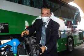 Seorang analis senior di institut studi strategis dan internasional malaysia, shahriman lockman, mengatakan ada kemungkinan bahwa mereka semua bersembunyi di kedutaan korea utara, yang membuat mereka hampir tak tersentuh. 33 Diplomat Staf Kedutaan Korea Utara Keluar Dari Negara Ini Kosmo Digital