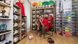 He founded his youtube channel in july 2013. The World S Biggest David Beckham Memorabilia Collector Is Thai Pop Star Tae