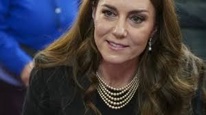 Photo : La princesse de Galles rencontre Steven Frank (au centre) et  Maurice Peltz, lors d'une cérémonie au Guildhall de Londres, pour  commémorer la Journée de la mémoire de l'Holocauste et le