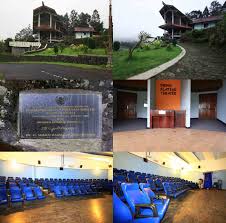 Dieng plateau theather (bangunan bersejarah di dieng) dieng plateau theater diresmikan oleh presiden susilo bambang yudhoyono pada 19 april 2006,dieng plateau theather ini berfungsi sebagai tempat yg menyuguhkan film sejarah tentang dieng ,awal terbentuknya dieng,dan kesenian dieng.dieng plateau theather terletak tdak jauh dari telaga warna jika anda melalui arah wonosobo sekitar 3km untuk. Dieng Plateau Theater Gedung Bioskop Tentang Dataran Tinggi Dieng Cinta Indonesia