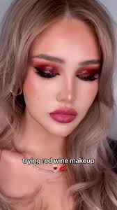 trying red wine makeup 🍷 perfect for fall 🫶 #redwinemakeup #redwineeyes  #grungemakeup #grungeeyeshadow #redeyeshadow #fallmakeup #wintermakeup