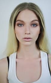 Amanda Dobie's Instagram, Twitter & Facebook