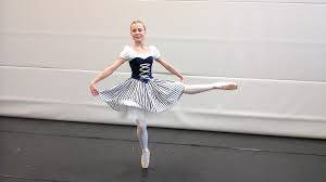Jyväskylän kenttäurheilijoiden heidi salminen vertyi aamun alkuerässään ennätysvauhtiin ja raivasi tiensä 400 metrin aitojen. Heidi Salminen Vaganova Ballet Academyyn Pietariin Lempaalan Vesilahden Sanomat
