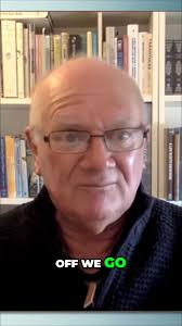 Are you an outliner or a seat-of-the-pants writer? ✍️, 🎙️ On this encore  episode of The Professional Noticer