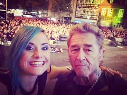 Peter, alles Gute zu deinem 19. Nummer 1 Album!!! Welch ein Rekord! Ich bin  so froh bei der Entstehung des neuen Albums dabei gewesen zu sein. Aber am  meisten ehrt es mich,