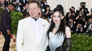 Elon musk freundin grimes alter. Elon Musk Der Tesla Boss Prasentiert Seine Neue Freundin Stern De