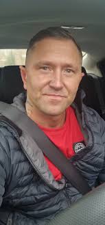 PAY ATTENTION 007 THIS IS NO ORDINARY PEN. IF YOU TURN IT UPSIDE DOWN YOU  GET TO SEE HER TITS!