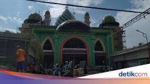 Ketika anda berwisata di kota mojokerto wajib hukumnya untuk mengunjungi tempat wisata yang satu ini yaitu api abadi. Pengerjaan Mega Proyek Masjid Bergaya Nabawi Di Kota Mojokerto Molor