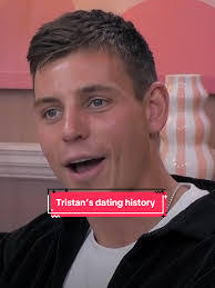 Ellie Cronshaw's Instagram, Twitter & Facebook