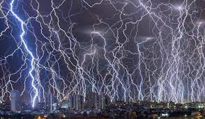 mintha a vilagvege jott volna olyan villamsorfalat fotoztak indiaban https www hirmagazin eu mintha a vilagvege sky and clouds abstract artwork lightning