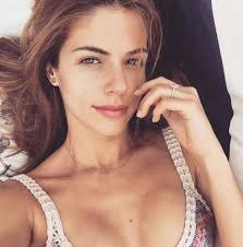 Mary Luz» de Club de Cuervos conquista Instagram con baile navideño"