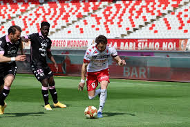 La bari calcio vi segnala tutte le partite che i galletti biancorossi dovranno affrontare nella stagione in corso. Bari Palermo 2 2 Mercurio E Perrotta Recuperano Una Partita Da Dimenticare