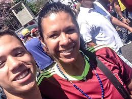 Con el cañón de una pistola en su boca