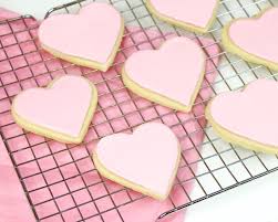 Learn how to decorate cookies like a pro without the hassle of buying extra tools and equipment. Video The Best Cut Out Sugar Cookies Easy Hard Drying Decorating Icing The Lindsay Ann