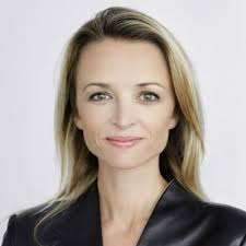 He was born as bernard jean étienne arnault on 5 march 1949, in roubaix, france as the son of jean leon arnault. Bernard Arnault News Hintergrunde Textilwirtschaft