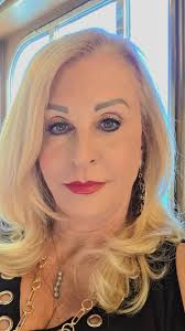 Sharing prize wins and memories in the Happy Hippies group